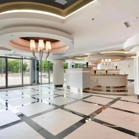 Hanza Tower Center Spa & Jacusi & Pool شقة *